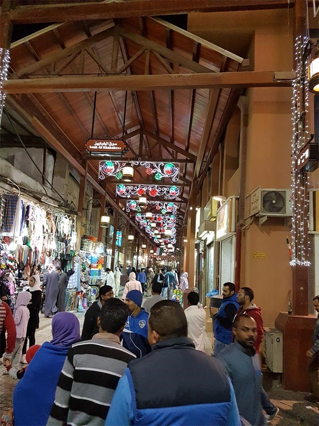 بالفيديو والصور.. كرنفالات احتفالية بالأعياد الوطنية في "المباركية"