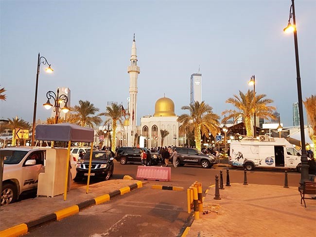 بالفيديو والصور.. كرنفالات احتفالية بالأعياد الوطنية في "المباركية"