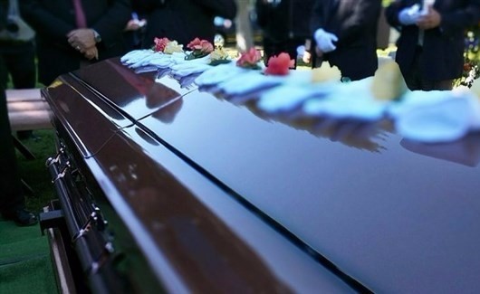 فتى يعود للحياة أثناء تشييعه إلى مثواه الأخير
