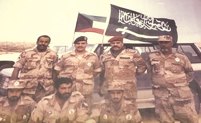 المقلد مع عدد من المقاتلين على حدود الكويت في حرب التحرير﻿