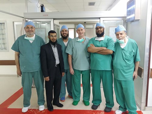 بروفيسور الماني  يختتم زيارته لـ"جراحة الفروانية" ويشيد بالمستوى الطبي