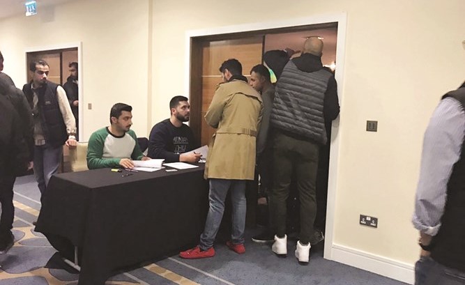 جانب من عملية التصويت﻿