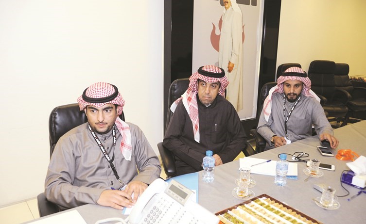 الزملاء ماضي الهاجري ورشيد الفعم وسلطان العبدان﻿