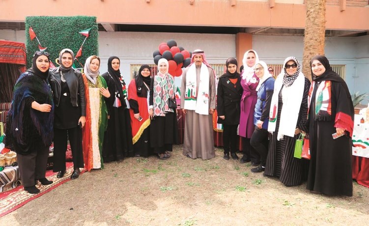 عبدالله العجمي مع إدارة مدرسة تأهيل التربية الفكرية﻿