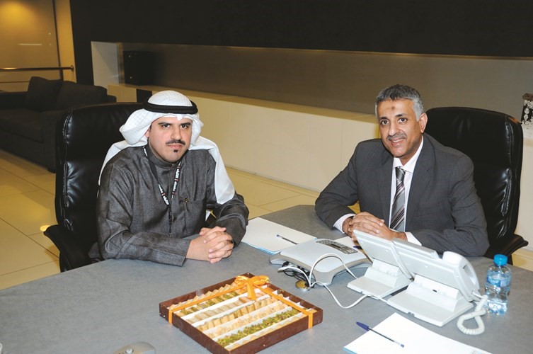د. إبراهيم مع الزميل عبدالكريم العبدالله﻿