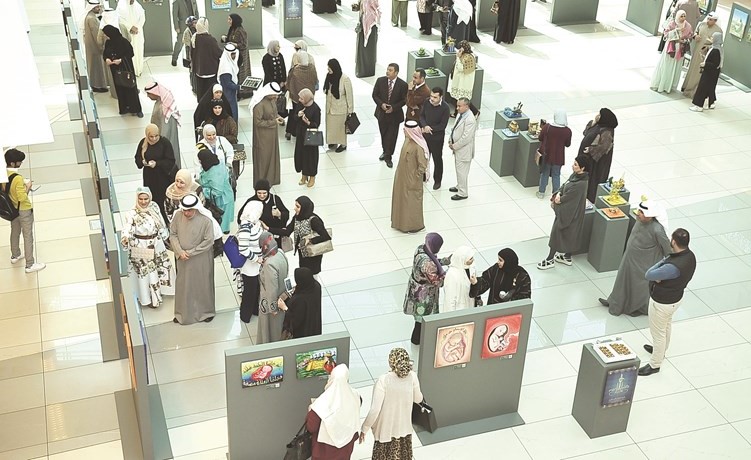 جانب من المعرض في مجمع الأفنيوز﻿