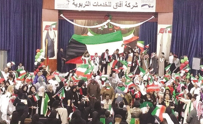 جميع الطلبة شاركوا في احتفالات الكويت﻿