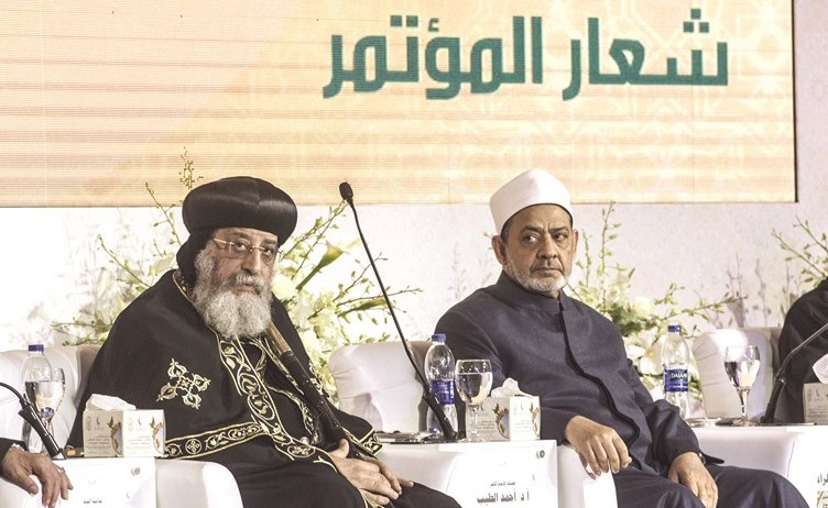 الإمام الأكبر د.أحمد الطيب والبابا تواضروس الثاني في افتتاح اعمال المؤتمر ﻿