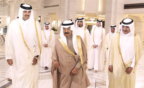 صاحب السمو أمير قطر مستقبلا صاحب السمو رئيس وزراء البحرين	(بنا)﻿