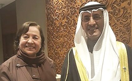 السفير محمد الشبو مع الفنانة الجزائرية صالحة خليفي ﻿