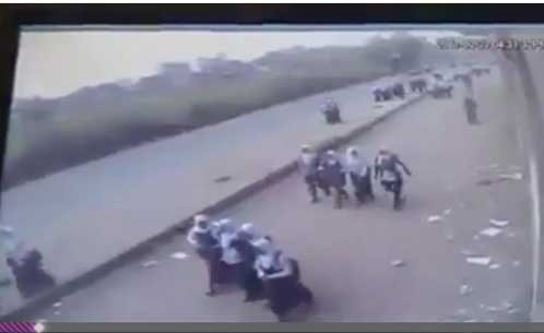 فيديو مرعب.. سيارة طائشة تدهس فتيات مصريات