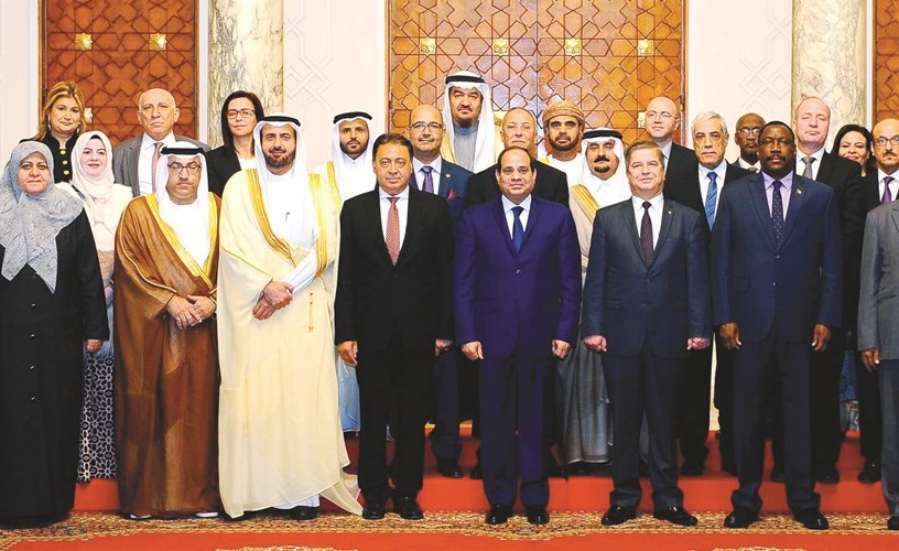 الرئيس عبدالفتاح السيسي مستقبلا وزراء الصحة العرب المشاركين في اجتماعات مجلس وزراء الصحة العرب بالجامعة العربية والملتقى ١٨ لاتحاد المستشفيات العربية﻿