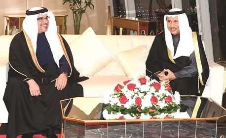 سمو الشيخ جابر المبارك وصاحب السمو الملكي الأمير سلمان بن حمد آل خليفة خلال مأدبة العشاء﻿