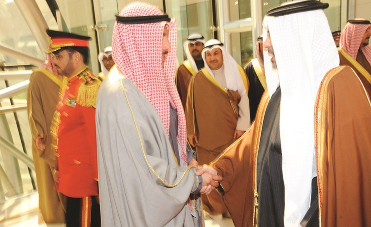رئيس مجلس الأمة مرزوق الغانم مودعا الأمير سلمان بن حمد آل خليفة﻿