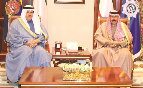 سمو ولي العهد خلال استقباله الشيخ سلمان الحمود ﻿