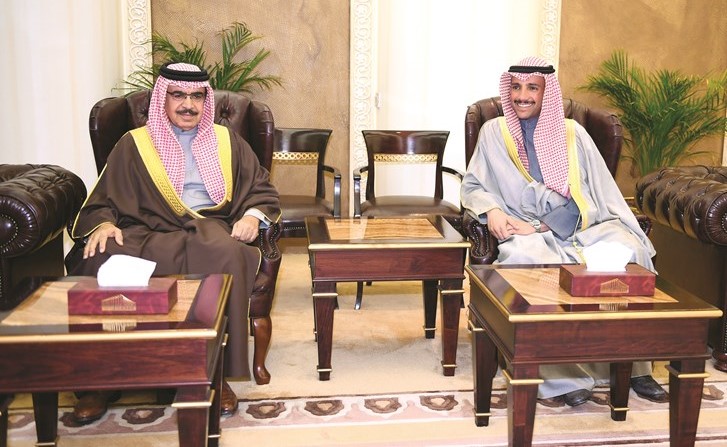 رئيس مجلس الأمة مرزوق الغانم مع وزير الداخلية بمملكة البحرين الفريق ركن الشيخ راشد بن عبدالله آل خليفة﻿
