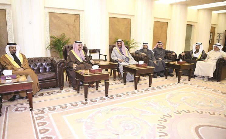 رئيس مجلس الأمة مرزوق الغانم خلال استقباله وزير الداخلية بمملكة البحرين الشقيقة الفريق ركن الشيخ راشد بن عبدالله آل خليفة بحضور عسكر العنزي وثامر السويط وناصر الدوسري ونايف المرداس﻿