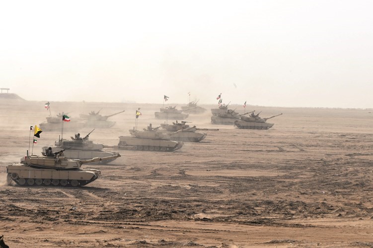المدفعية الكويتية تصوب نحو العدو	(هاني الشمري)﻿