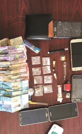 المخدرات وادوات التعاطي المضبوطة﻿
