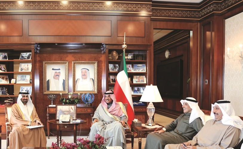 الشيخ صباح الخالد أثناء استقباله السفير رحمة حسين الزعابي ﻿