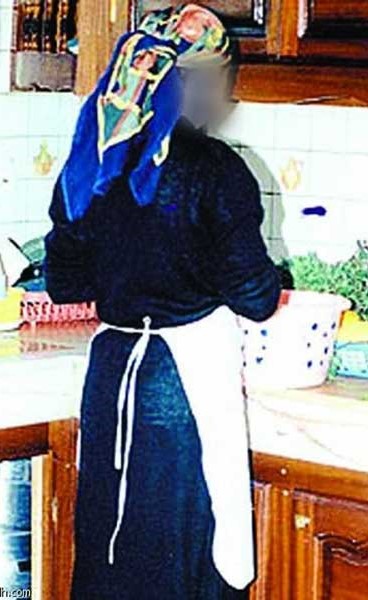 خمسينية تعتدي على خادمتها الفلبينية ثم تعرض عليها المال للصلح
