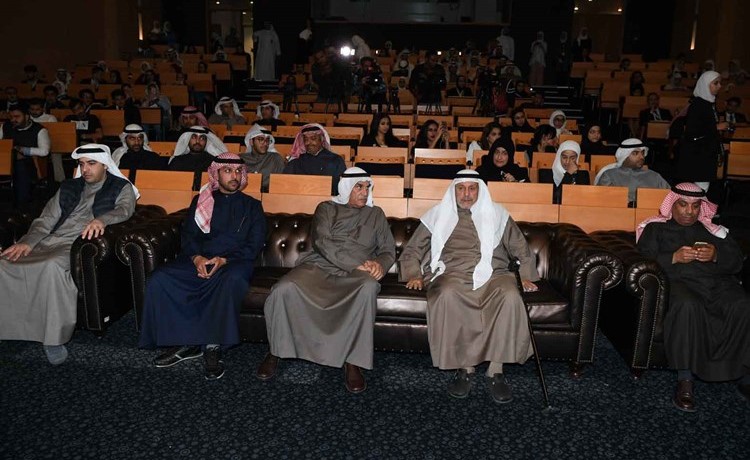 جانب من الحضور يتقدمهم أحمد السعدون﻿