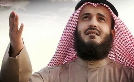 بالفيديو... والد الشيخ مشاري العفاسي يروي الطريقة التي كان يستخدمها إبنه  للإستيقاظ  للصلاة