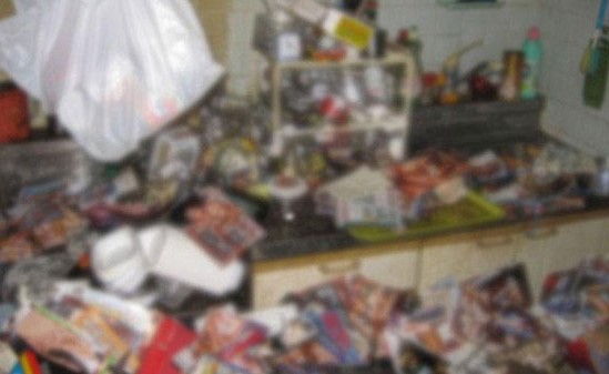 مكتبة من المجلات الإباحية تقتل صاحبها