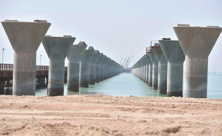 الاعمال جارية بمشروع جسر الشيخ جابر﻿