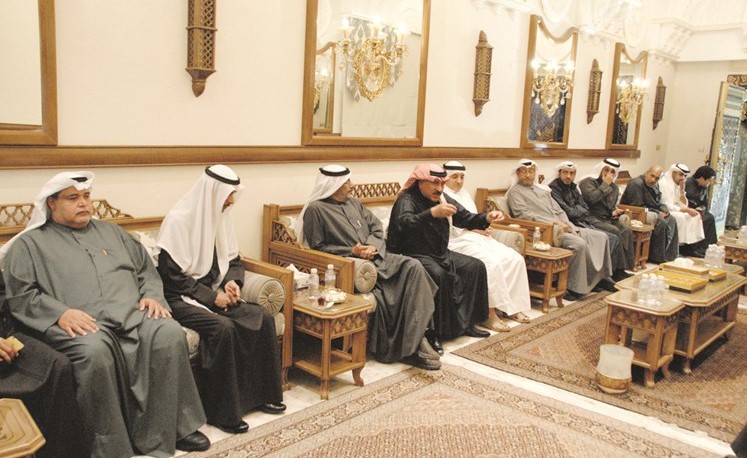 اللواء محمود الدوسري أثناء التحدث عن محنة الاحتلال الغاشم﻿
