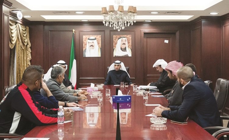 البابطين خلال ترؤسه اجتماع لجنة الجوجيتسو ﻿