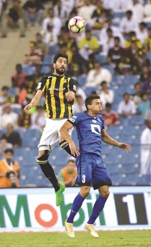 لاعب الاتحاد فهد الانصاري سيفرض رقابة على تحركات محترف الهلال ادواردو اليوم ﻿