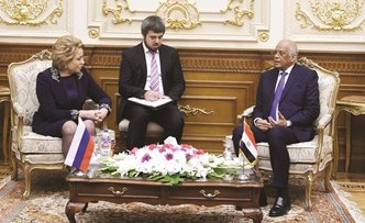 د.علي عبدالعال خلال لقائه رئيسة المجلس الفيدرالي الروسي فالنتينا ماتفيينكو ﻿