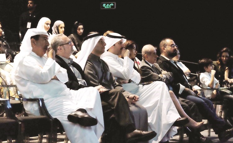 من اليسار وليد الشريعان والسفير لورانس سيلفرمان ومحمد عبدالله وبدر المطيري﻿