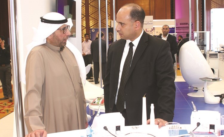 د. يوسف الدويري في جناح شركة الساير﻿