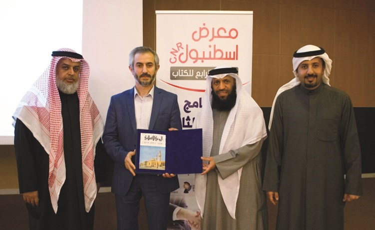 تكريم على هامش المشاركة﻿