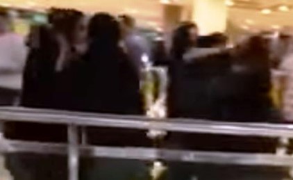 عبارة طريق يا خالة تتسبب بمشاجرة 4 سعوديات بالأحذية والطفايات في أحد المولات