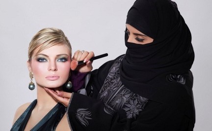 أول مسابقة للتجميل في جدة بمشاركة 160 امرأة سعودية