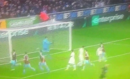 ضربة جزاء خيالية لفريق في الدوري الإنكليزي!