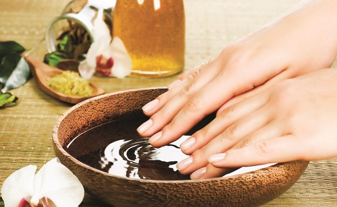 تقوية الأظافر بالليمون والخروع