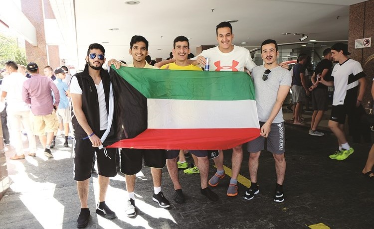 فريق أبطال برشلونة ممثلا الكويت في البرازيل في البطولة العام الماضي﻿