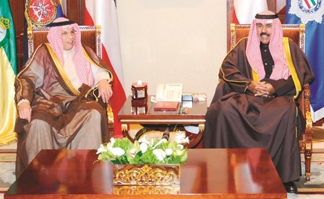 سمو ولي العهد الشيخ نواف الأحمد مستقبلا الشيخ خالد الجراح﻿