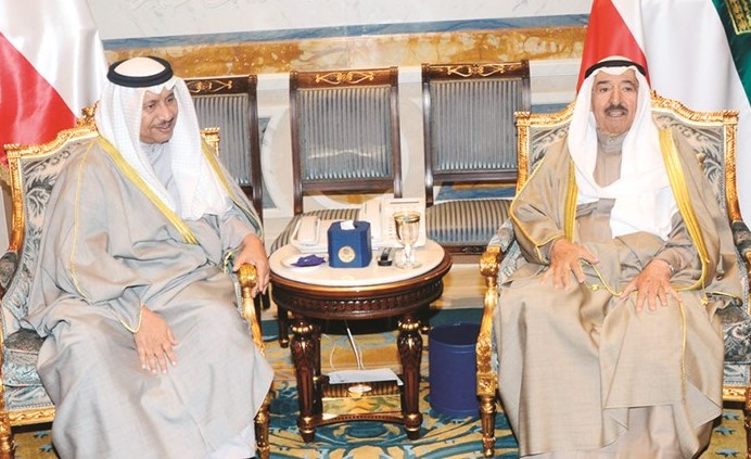 صاحب السمو الامير الشيخ صباح الاحمد مستقبلا سمو الشيخ جابر المبارك﻿