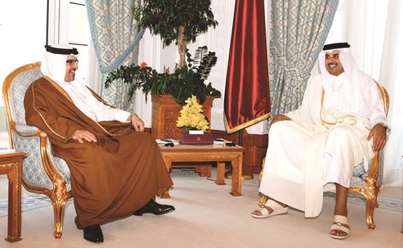 صاحب السمو الشيخ تميم بن حمد آل ثاني أمير قطر وصاحب السمو الملكي الأمير سلمان بن حمد آل خليفة ولي العهد نائب القائد الأعلى النائب الأول لرئيس مجلس الوزراء بمملكة البحرين، خلال مباحثاتهما في الدوحة أمس	(بنا)﻿