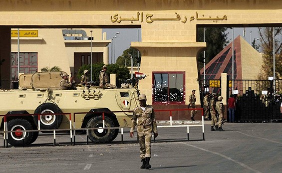 مصر تفتح معبر رفح "استثنائياً" في كلا الاتجاهين لسفر الحالات الإنسانية