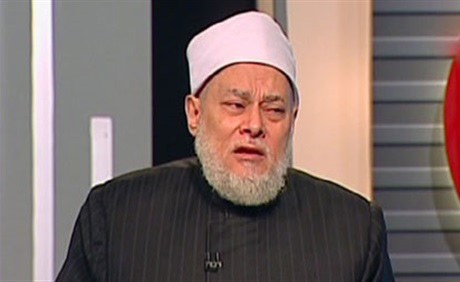 بالفيديو.. على جمعة :"ارتداء الشباب سلاسل الفضة مباح .. بس ماتزيدتش عن 3 جرام" !
