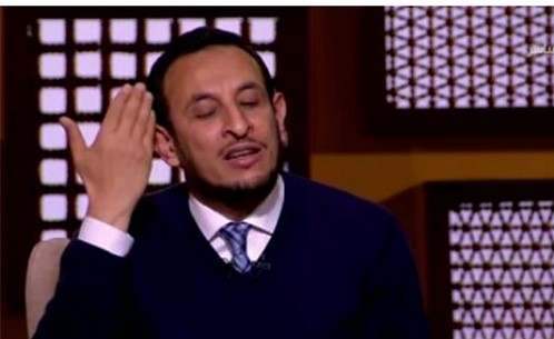 بالفيديو.. داعية مصري للرجال: "لو اتخانقت مع مراتك سيب البيت"!
