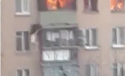 بالفيديو.. قفزت من الطابق الثامن هربا من حريق.. فماذا حدث؟