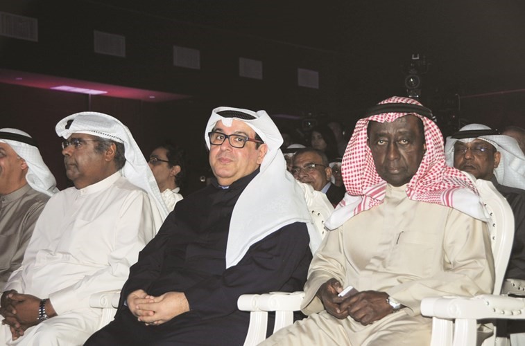د. عبدالرب ادريس ود. الخبيزي وعبدالله في مقدمة الحضور	عادل سلامه﻿