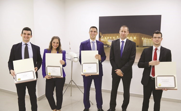 جيف ويلكنسون يهنئ المديرين الخريجين من أليطاليا ﻿